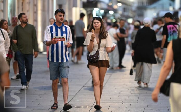 Oblačno vrijeme iznad Sarajeva uz sunčane periode