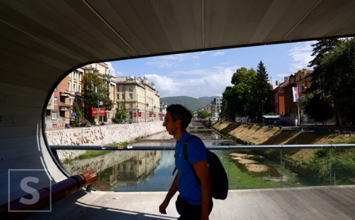 Sunčano vrijeme uz oblake i moguće grmljavinsko nevrijeme u Bosni i Hercegovini Sunčano vrijeme uz oblake i moguće grmljavinsko nevrijeme u Bosni i Hercegovini