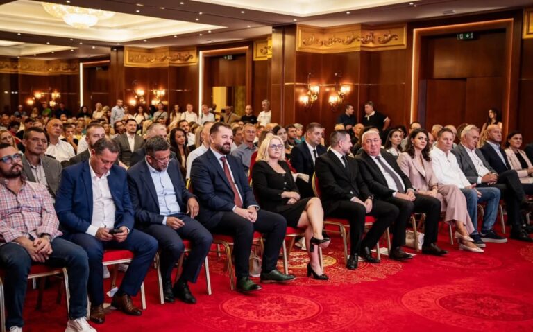 Predizborni skup u Tuzli: Koalicija NES BiH, PDA i Naprijed predstavila prioritete za razvoj BiH