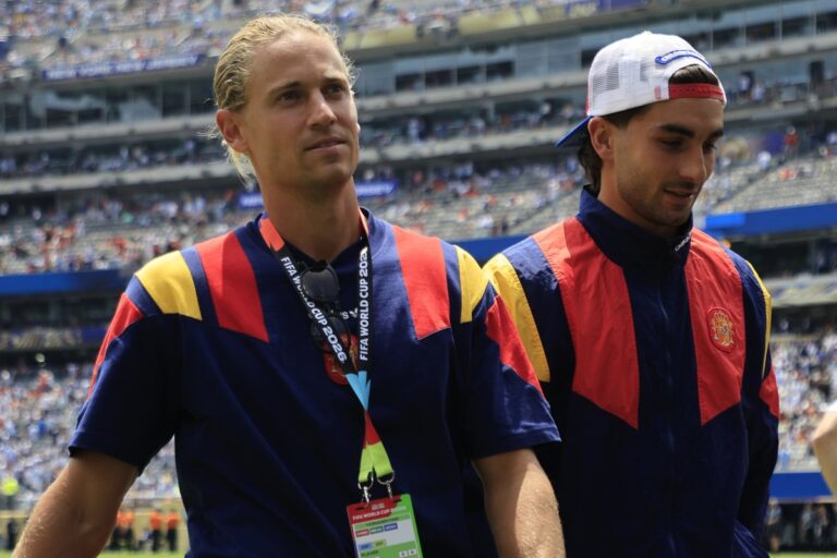 Marcos Llorente u dresu reprezentacije Španije nakon osvajanja svjetske titule