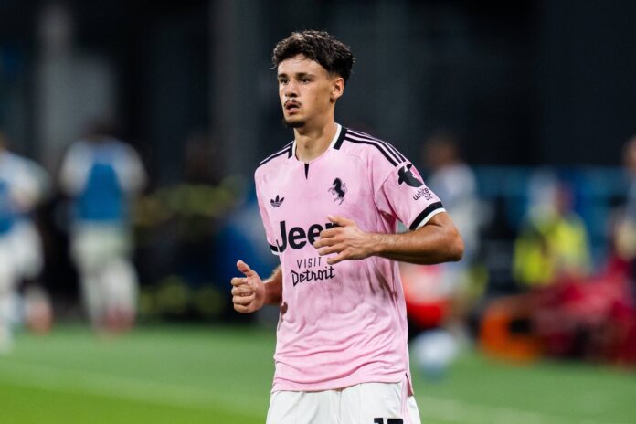 Kerim Alajbegović na klupi Juventusa prije utakmice Evropske lige