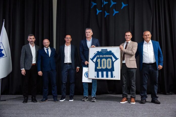 Natron Maglaj obilježava stogodišnjicu uz utakmice sa Čelikom i Željezničarom - Facebook Fudbaleri Natrona na Gradskom stadionu u Maglaju tokom proslave 100 godina kluba