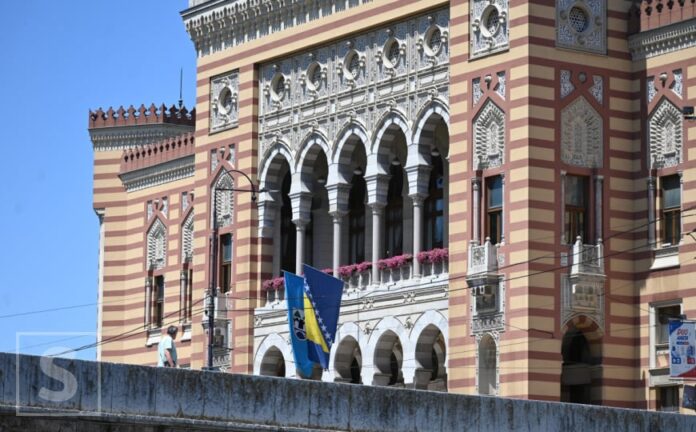 Vijećnica u Sarajevu i Nacionalna i univerzitetska biblioteka Bosne i Hercegovine