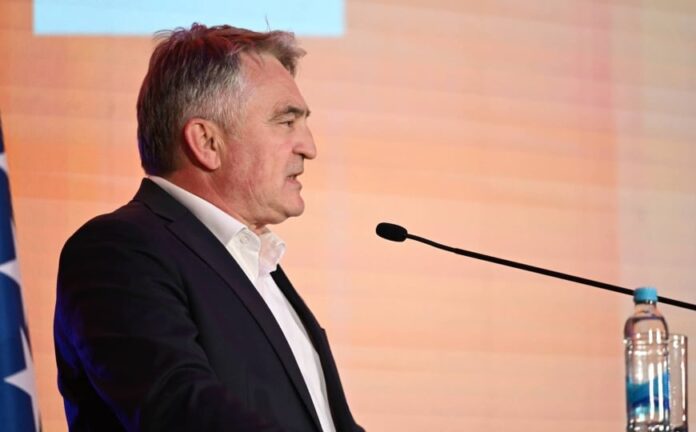 Željko Komšić komentariše prisustvo političkog vrha RS-a sahrani Ratka Mladića Željko Komšić komentariše prisustvo političkog vrha RS-a sahrani Ratka Mladića