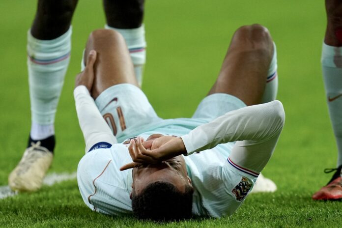 Kylian Mbappe nakon povrede u utakmici Turske i Francuske