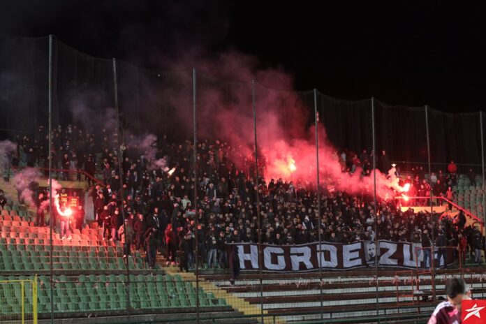 Navijači Horde zla na stadionu Asim Ferhatović Hase pred derbi Sarajeva i Željezničara