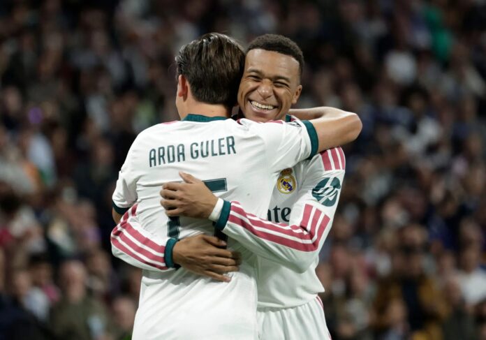 Arda Güler u dresu Real Madrida tokom utakmice protiv RB Leipziga