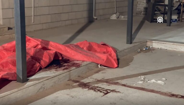 Policija na mjestu napada tokom sahrane u crkvi Hamoud u Karaku