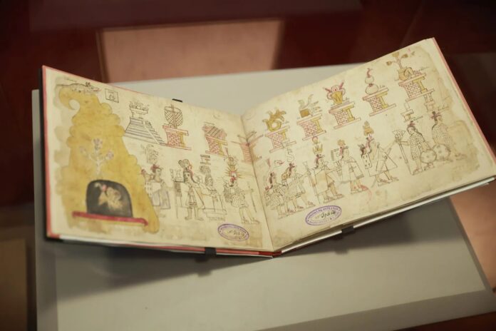 Izloženi Codex Azcatitlan u Nacionalnom muzeju antropologije u Meksiko Sitiju