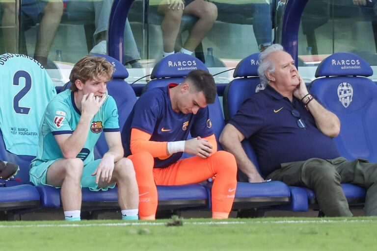 Dominik Livaković na golu Barcelone tokom utakmice