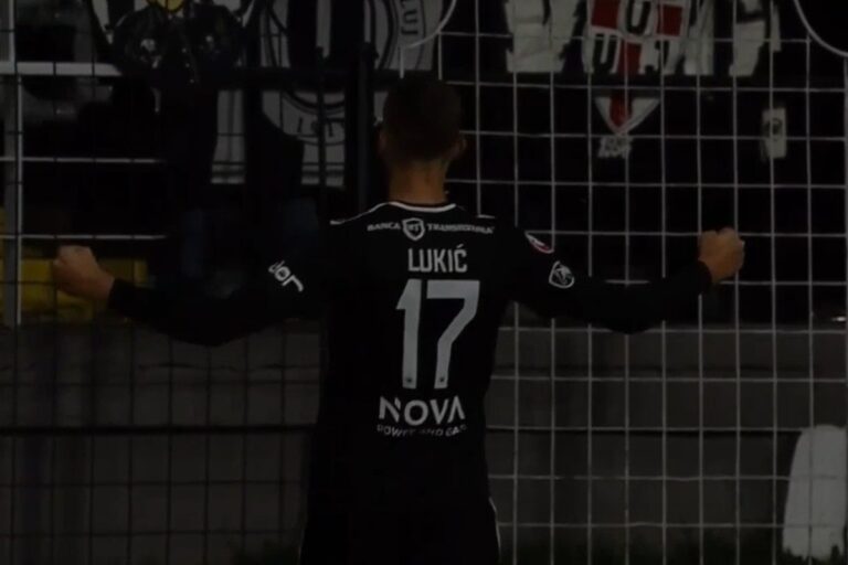Jovo Lukić slavi pogodak za Universitateu Cluj protiv Corvinula
