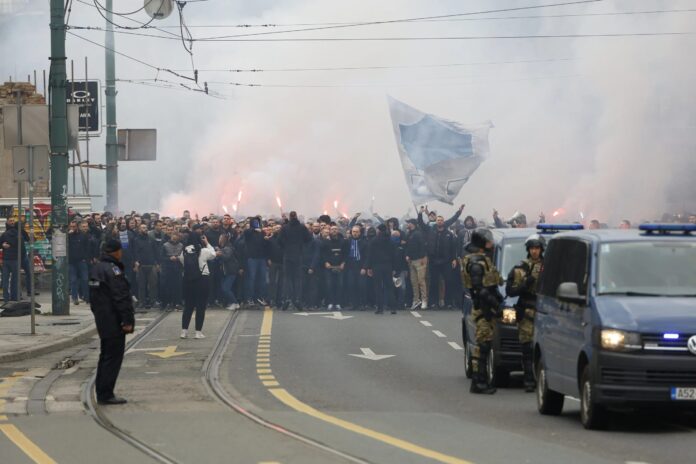 Navijački korteo Manijaka pred sarajevski derbi