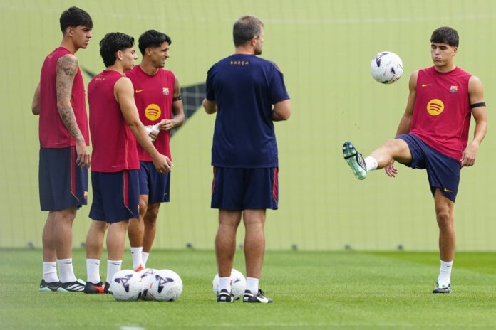 Marc Bernal u dresu Barcelone tokom fudbalske utakmice