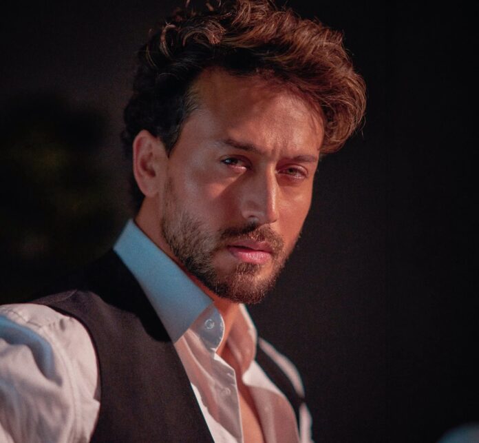 Tiger Shroff nakon pucnjave na automobil u Mumbaiju