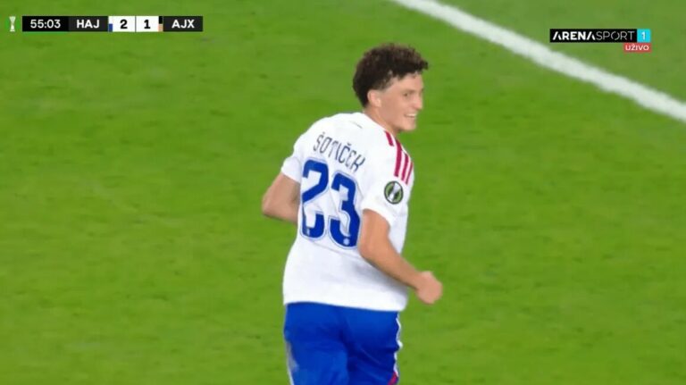 Marin Šotiček slavi pogodak Hajduka protiv Ajaxa u Splitu