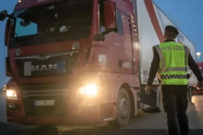 Kamion na austrijskom auto-putu nakon opasne vožnje
