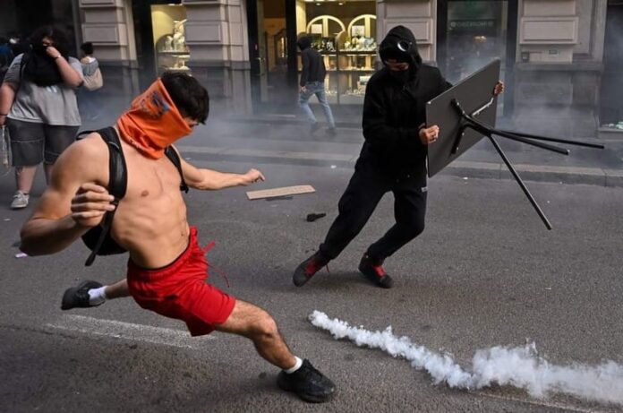 Vojnici i policija raspoređeni na ulicama Milana pred proteste Vojnici i policija raspoređeni na ulicama Milana pred proteste