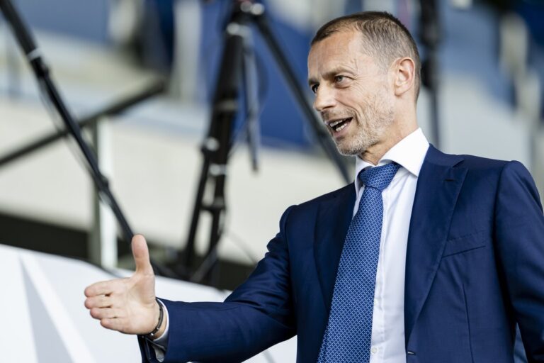 Aleksandar Čeferin na sastanku UEFA-e tokom najave nove kandidature
