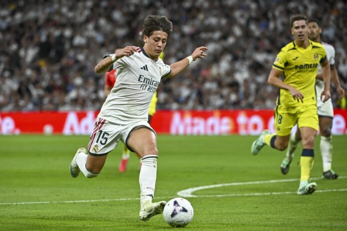 Arda Güler u dresu Real Madrida tokom fudbalske utakmice