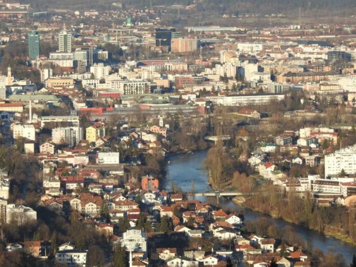 Sirene i podsjećanje na razorni zemljotres u Banjaluci iz 1969. godine Sirene i podsjećanje na razorni zemljotres u Banjaluci iz 1969. godine