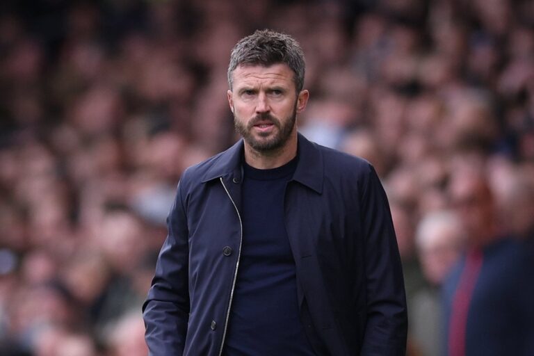 Michael Carrick tokom utakmice Manchester Uniteda uz Matheusa Cunhu