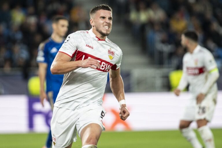 Ermedin Demirović u dresu Stuttgarta tokom utakmice Bundeslige