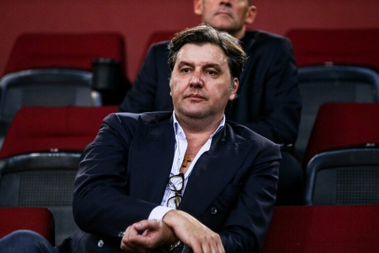 Dejan Bodiroga govori na skupu Studentske liste u Pančevu