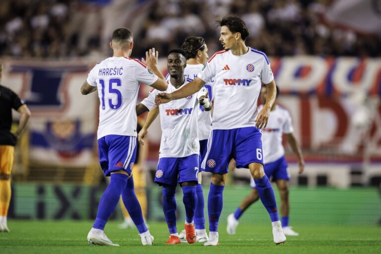 Dennis Hadžikadunić u dresu Hajduka pred utakmicu protiv HSV-a