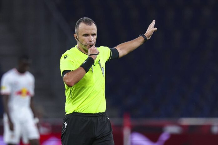 Irfan Peljto predvodi sudijski tim na utakmici Slovana i Stuttgarta