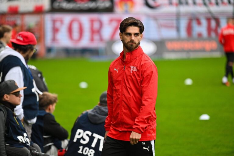 Ajdin Hasić u dresu Cracovije tokom utakmice poljske Ekstraklase