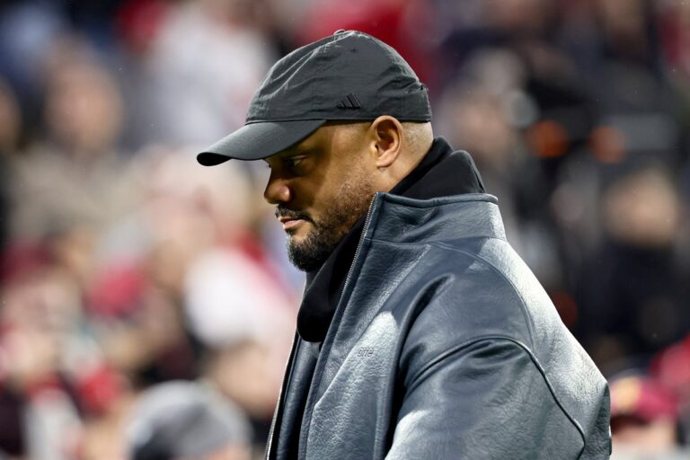 Vincent Kompany na klupi Bayerna tokom utakmice protiv Leipziga