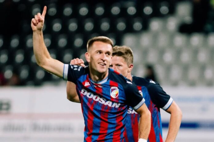 Amar Memić slavi pogodak za Viktoriju Plzen protiv Jabloneca