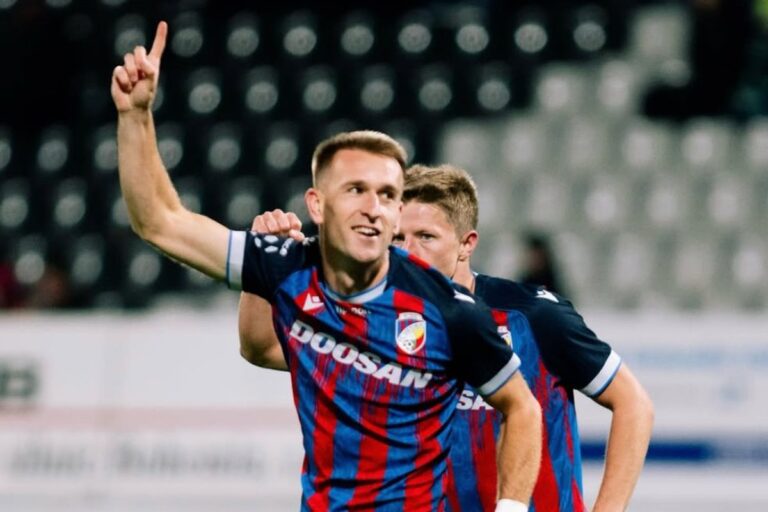 Amar Memić slavi pogodak za Viktoriju Plzen protiv Jabloneca