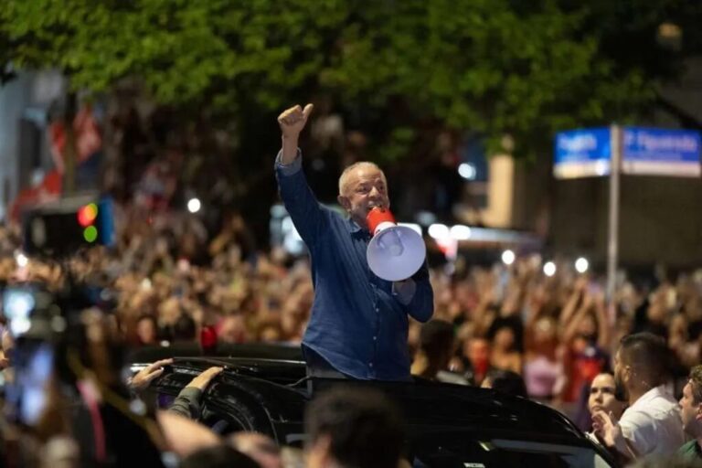 Luiz Inácio Lula da Silva nakon pobjede na predsjedničkim izborima u Brazilu