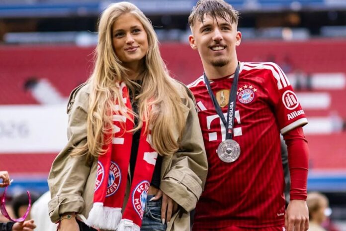 Lennart Karl u dresu Bayerna tokom utakmice