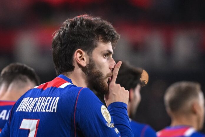 Khvicha Kvaratskhelia u dresu PSG-a tokom utakmice protiv Barcelone Khvicha Kvaratskhelia u dresu PSG-a tokom utakmice protiv Barcelone