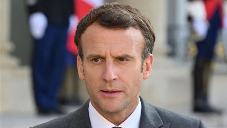Francuska policija tokom nasilnih protesta u Parizu