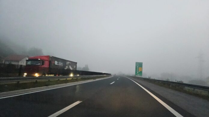 Saobraćaj usporen zbog magle i radova na cesti u BiH