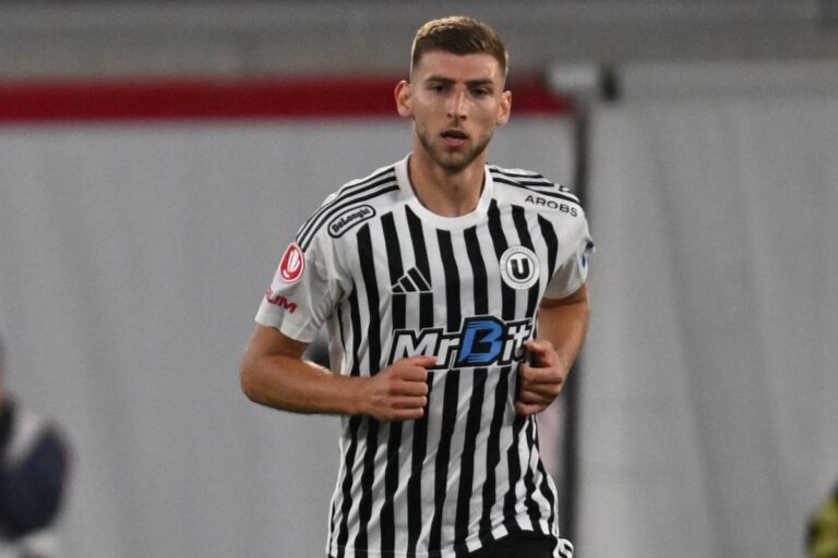 Jovo Lukić slavi pogodak za U Cluj protiv Argesa