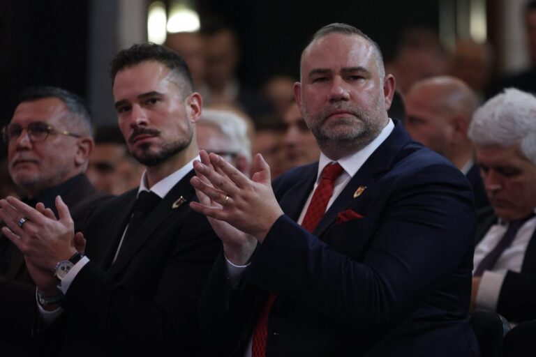 Ismir Mirvić obraća se gostima na svečanosti 80. rođendana FK Sarajevo u Vijećnici