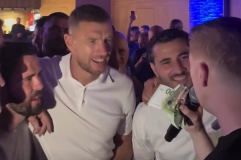 Edin Džeko, Sead Kolašinac i Miralem Pjanić slušaju pjesmu nakon oproštaja od reprezentacije