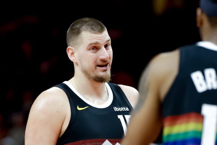 Nikola Jokić tokom utakmice Denver Nuggetsa protiv New Orleans Pelicansa