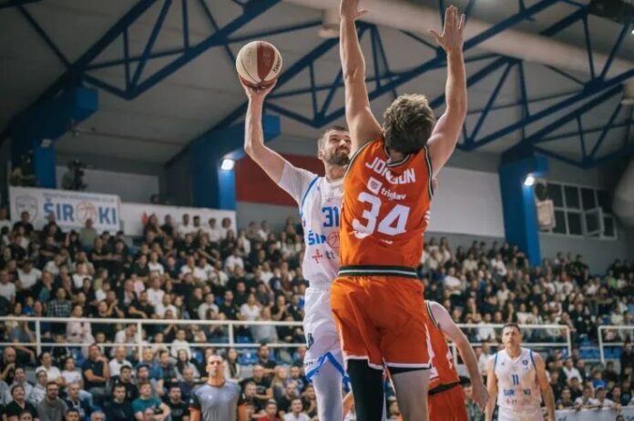 Košarkaši Širokog slave pobjedu protiv Cedevite Olimpije u punoj Pecari
