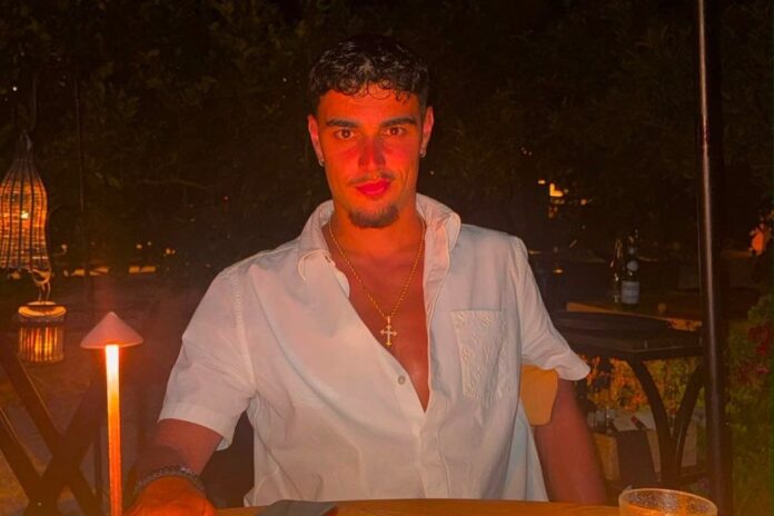 Aleksandar Pavlović u dresu Bayerna tokom fudbalske utakmice