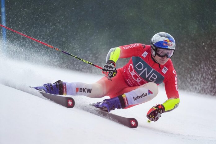 Marco Odermatt tokom utrke u muškom superveleslalomu