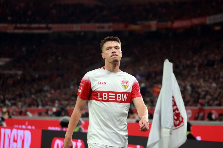 Dženan Pejčinović u dresu Stuttgarta tokom utakmice