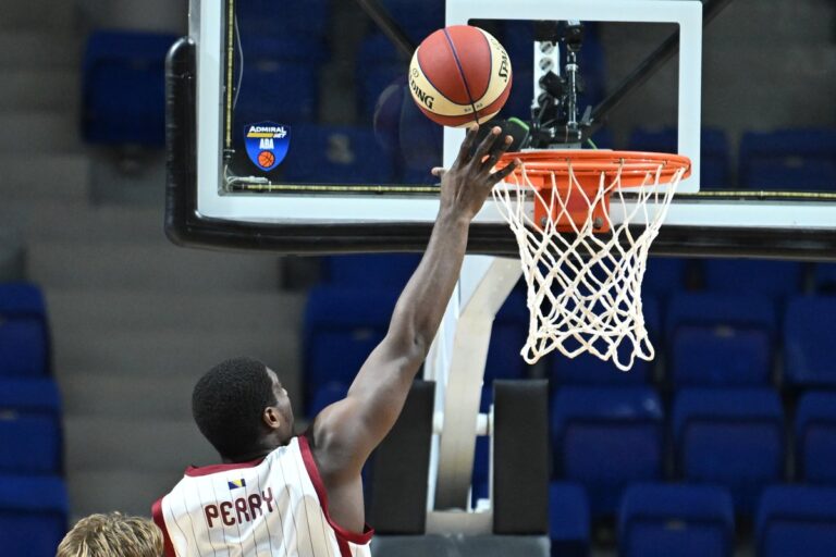 Reggie Perry i DeAndre Gholston tokom pobjede Bosne protiv Studentskog centra u Podgorici