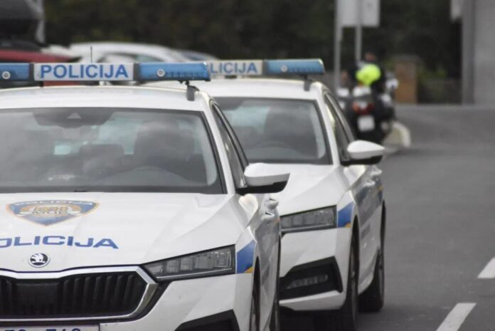 Policijska kontrola bicikliste u Hrvatskoj zbog vožnje pod uticajem alkohola
