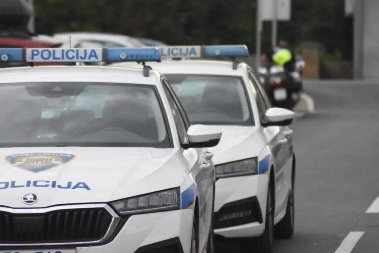 Policijska kontrola bicikliste u Hrvatskoj zbog vožnje pod uticajem alkohola
