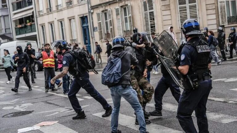 Mladi demonstranti na evropskom protestu zbog obrazovanja i stanovanja